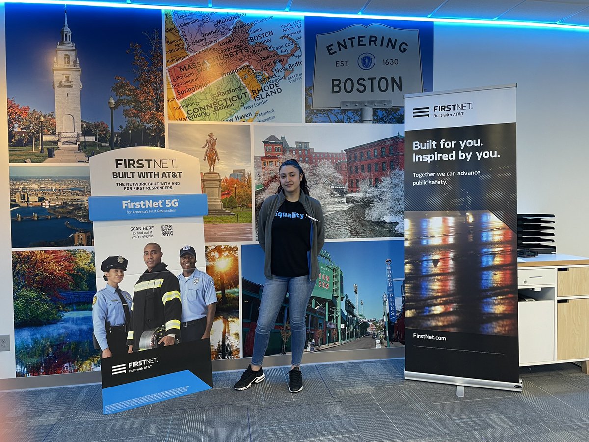 AngelMa2021's tweet photo. Congratulations Jasmine on being a #FirstNet Expert🔥🎈🎉🎊🎁🍾. Back to back #FirstNetExpert. The #Southbay store has many more #FirstNetExperts on the way.
#FirstResponders #ATT #PublicSafety @NateCaruthers @BaezYasmine @firas_smadi @keroninc https://t.co/OVtGvNNOHD