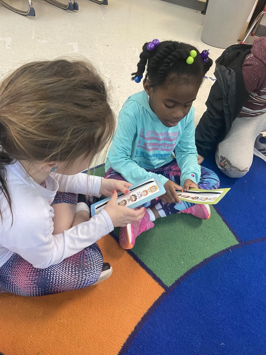 _Mrs_Hubbard_'s tweet photo. We loved identifying our moods and sharing our feelings using our Feelings Scales on Mood Monday! @beescounselor #FHSDHHW22 https://t.co/f8ydv0iQ0c