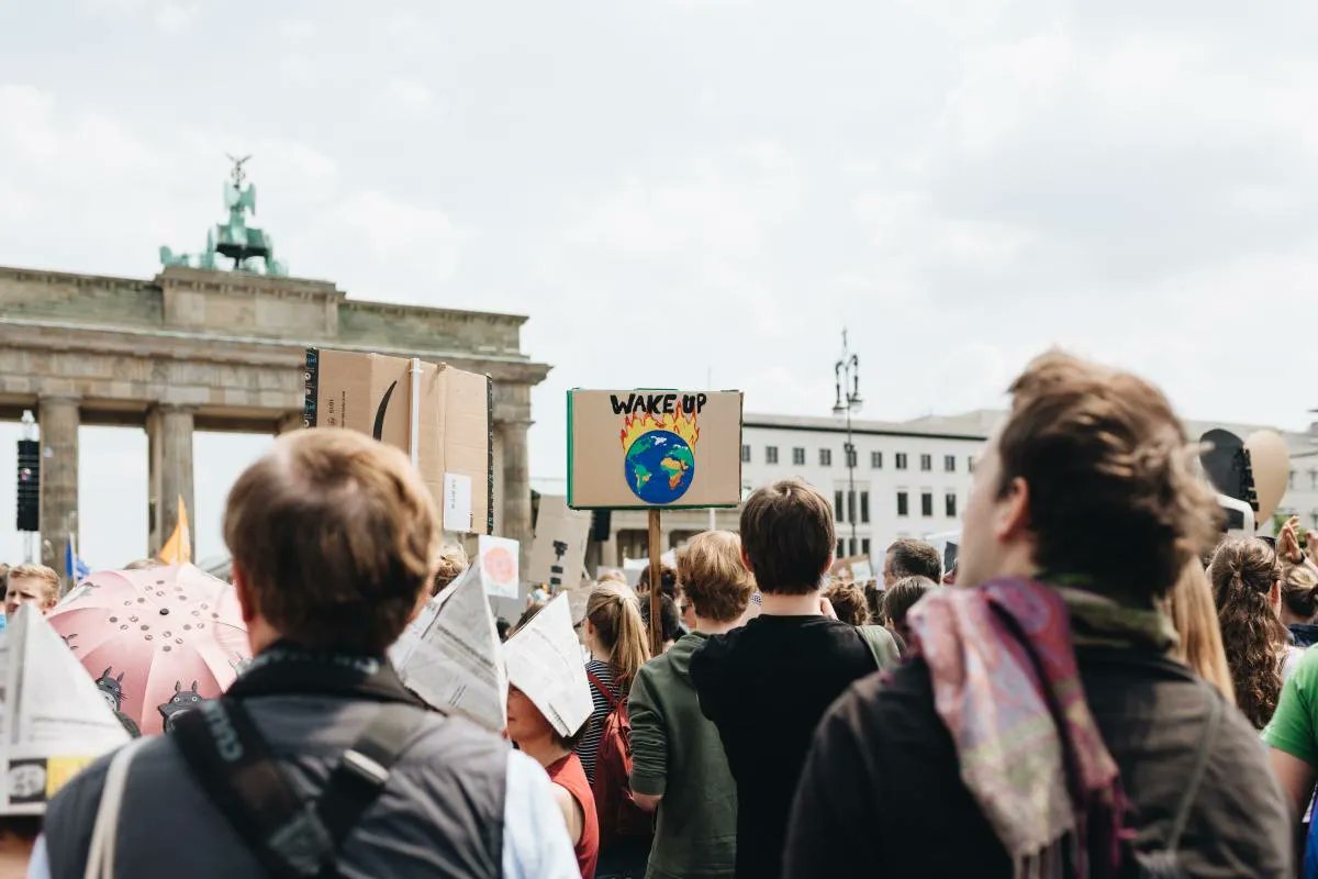 GlobalHealthEye's tweet photo. Our second place winner for the 2022 EOGH Writing Competition 🖊🌍

Fiona Koeltringer explores the health care sector’s contribution to climate change, inspired by the ‘Do No Harm’ oath.

https://t.co/7dOJsES1Yk

#climatechange #globalhealth #environmentalhealth https://t.co/HtnHOK9AFV
