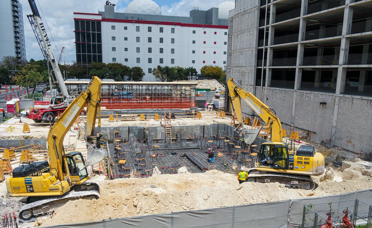 kaufmanlynn's tweet photo. We have incredible new aerials to share with you from our Miami Worldcenter jobsite! The stunning new 40-story tower will feature  ground floor retail.

#MiamiWorldcenter #Construction #TowerConstruction #Miami https://t.co/hEE0qxrH19