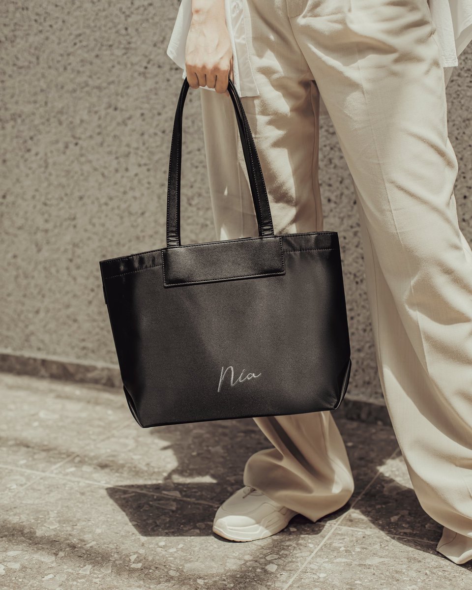 SometimeAsia's tweet photo. Patiently waiting for...

The arrival of this Eslona 3 M Air and its other siblings tomorrow at 11 am (GMT +8).

#sometimebag #iconicessentials https://t.co/JlgkTrQp2a