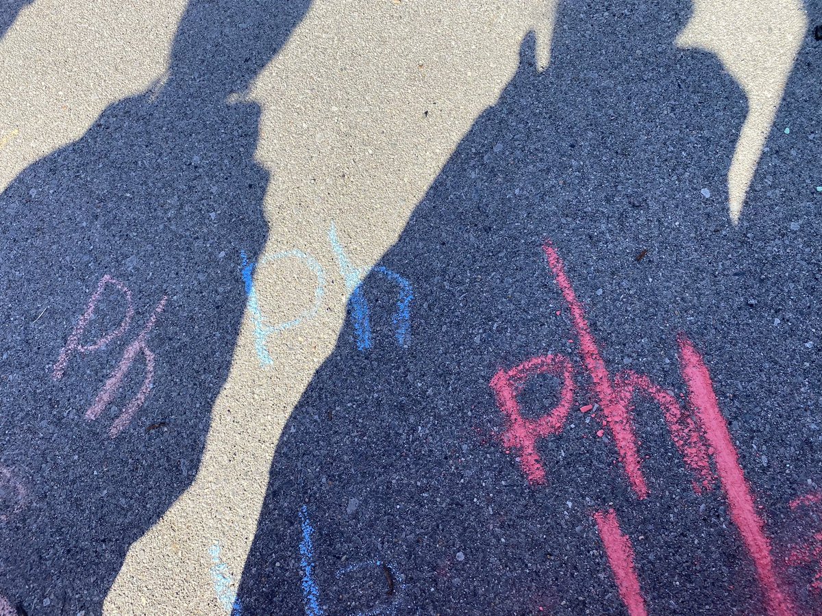 Mrs_JBaker's tweet photo. Students are building so much confidence with our daily chalk and sock. Today we decided to take it outside! ☀️#scienceofreading #digraphs #beginningsounds @alcdsb_stmt @KarenLPaul https://t.co/ZxT7AgYObq