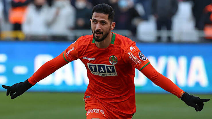 Emre Akbaba, attığı 65 gol ile Alanyaspor tarihinin en golcü futbolcusu oldu.