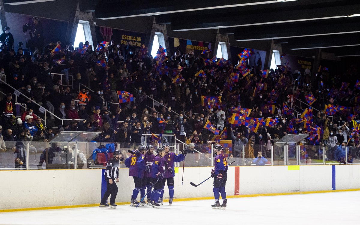 FCBhockeygel's tweet photo. 🥰 La Pista de Gel, clau per revalidar el títol de lliga

🙌 Ple de victòries en aquest 2022

😊 Ens veiem la temporada vinent, Culers!

🔵🔴 #ForçaBarça https://t.co/KWjEuzcctX