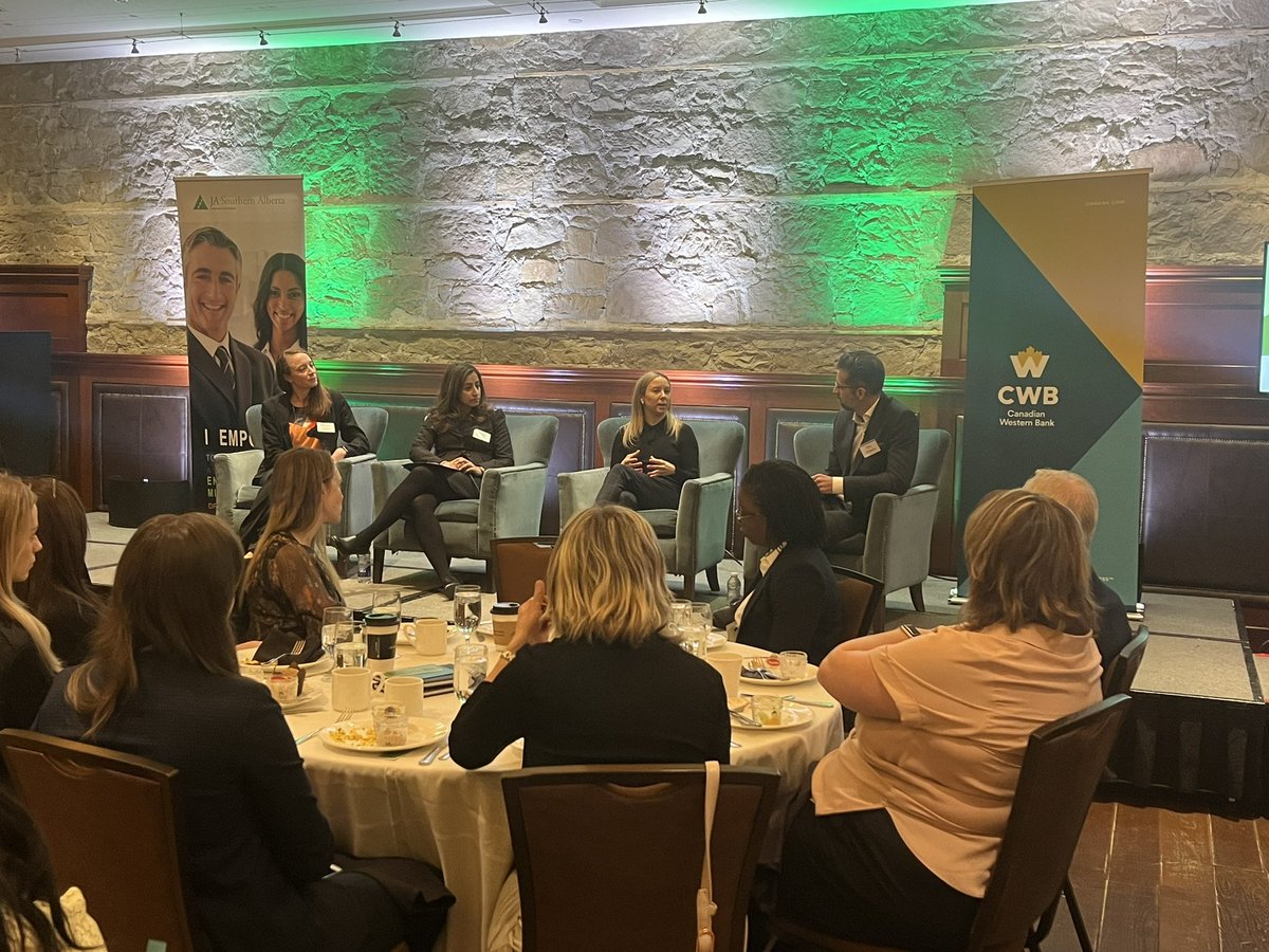 Thank you @JASouthAlberta for inviting me to facilitate your panel discussion this morning for your 4th annual #leadership breakfast! Discussing #financialfeminism is a great way to start the day and #inspire the next generation.