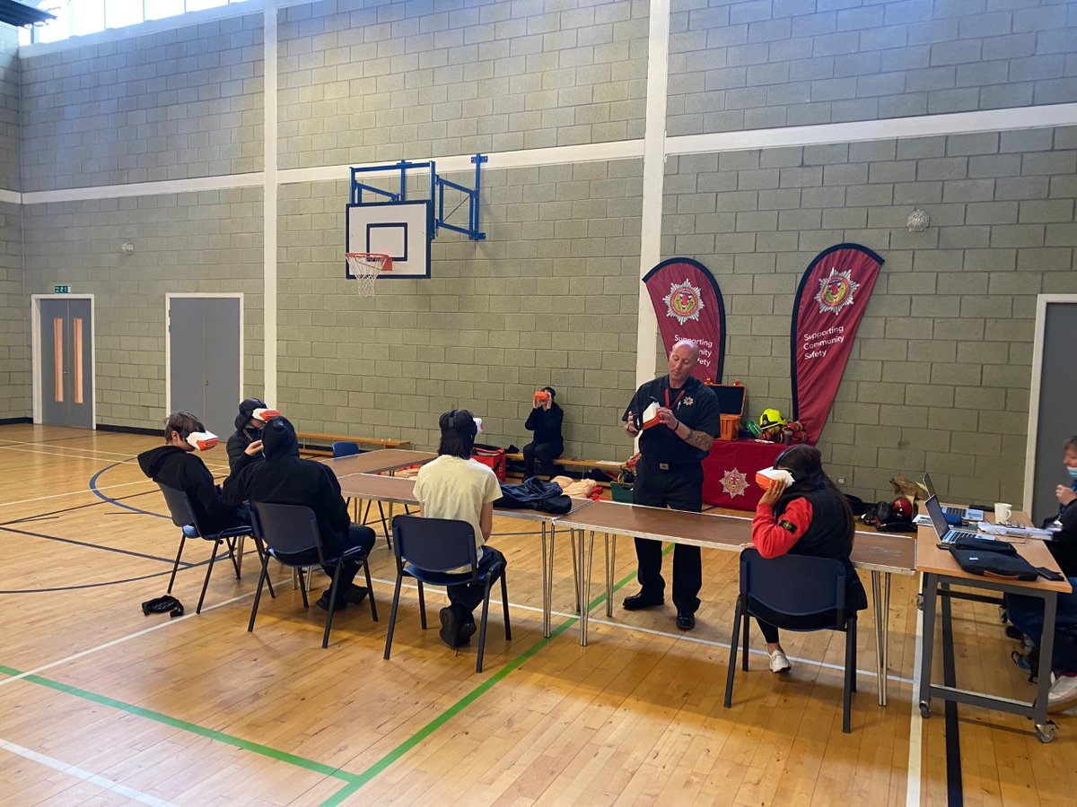 scotfire_MELSB's tweet image. CAT team &amp;amp; Musselburgh White Watch gave a uniform services input to young people from East Lothian Works. Range of topics covered including, fire safety, water safety, road safety, CPR and team building exercises. Fantastic contribution from all. #springtap