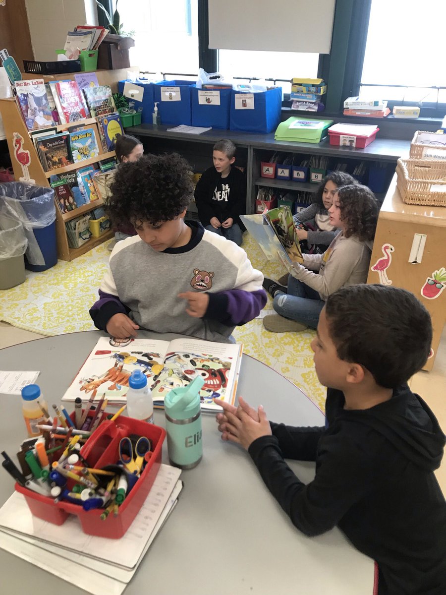 mrscunningham_3's tweet photo. Thank you to Ms. Fuller and her 5th graders for coming in to read to us! Some of the 1st graders even chose to read to the 5th graders! #reading #kcs https://t.co/boAmYjHmqB