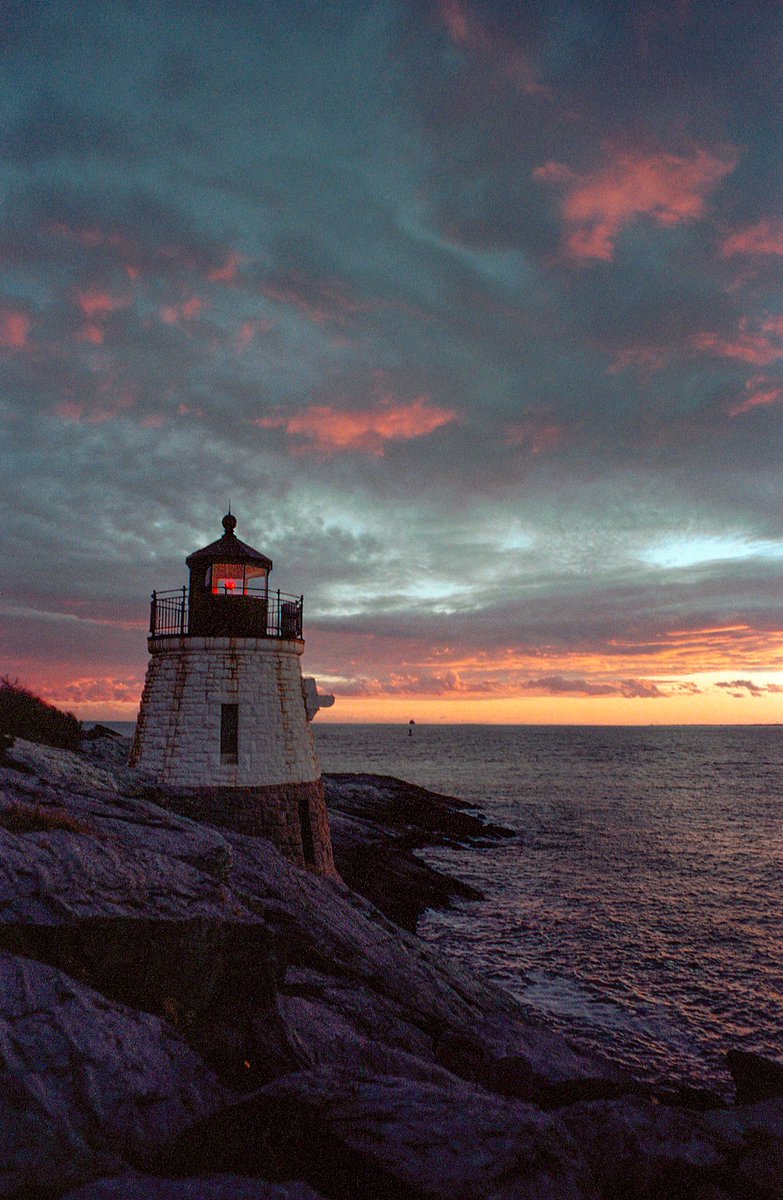 nev_in_color's tweet photo. photos i took in rhode island. https://t.co/9uulhBcWfj