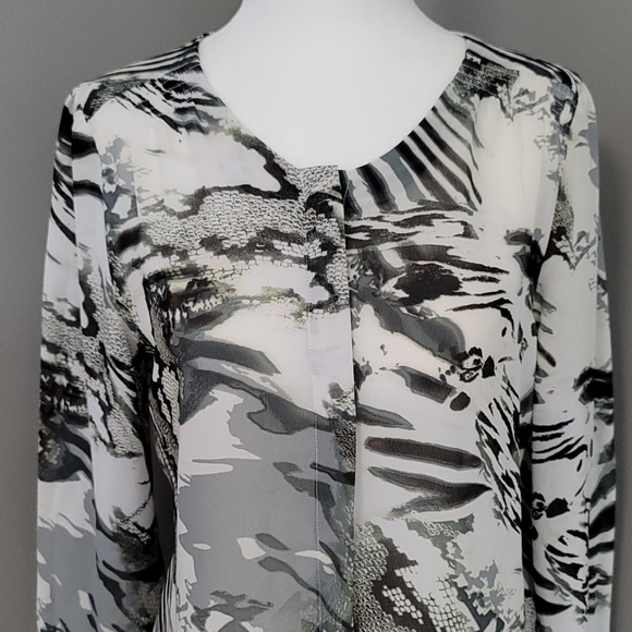 connections_llc's tweet photo. So good I had to share! Check out all the items I'm loving on @Poshmarkapp #poshmark #fashion #style #shopmycloset #raedunn #milano #mightymouse: https://t.co/v2U1LTpoup https://t.co/oMadjYyO5N