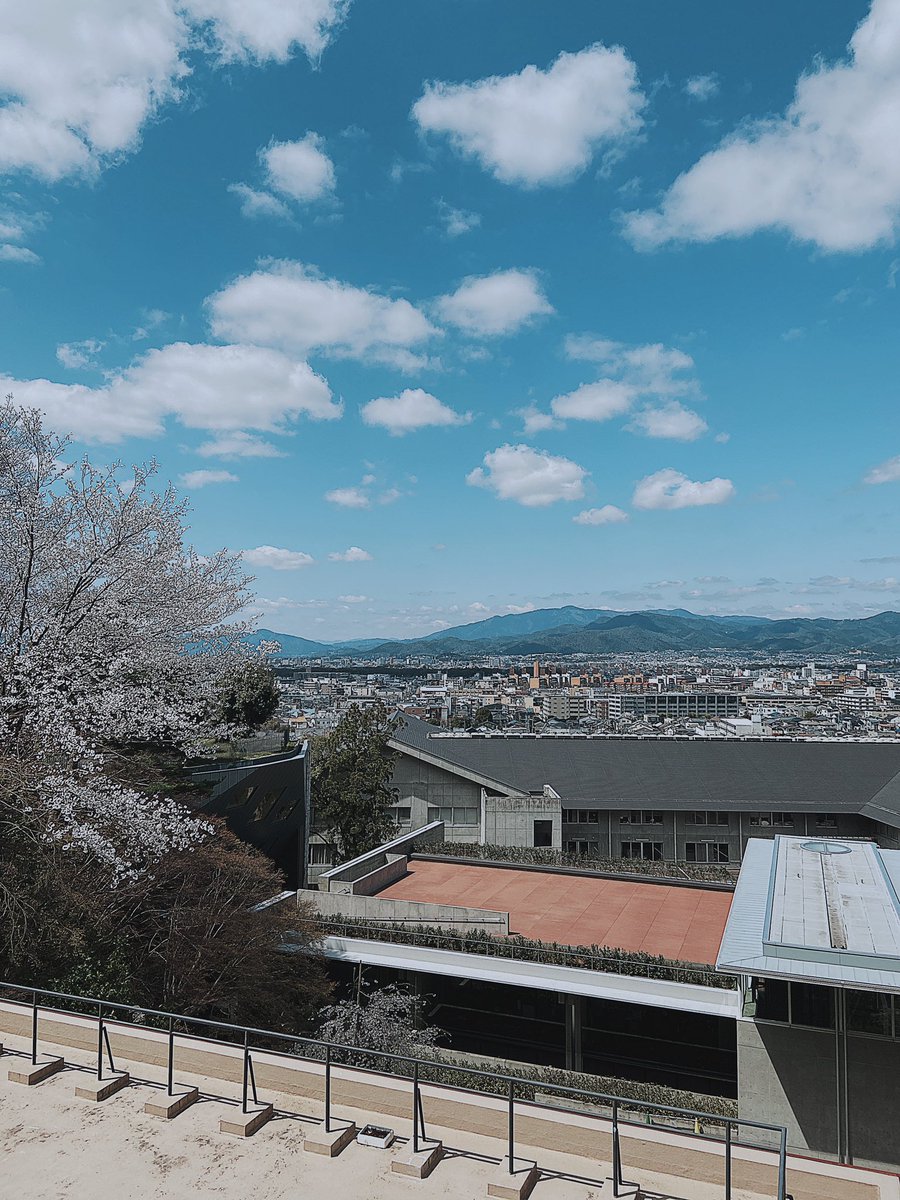 ckmc_5's tweet photo. 週末との落差がすごい日々
けどいい天気が続いてますね https://t.co/TcQYerorfz