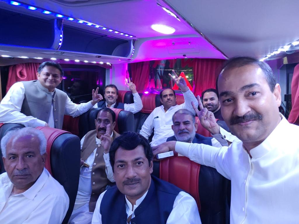 babar_mpa's tweet photo. Tervilng to Punjab assembly ✌✌ https://t.co/tvd2e95LqU