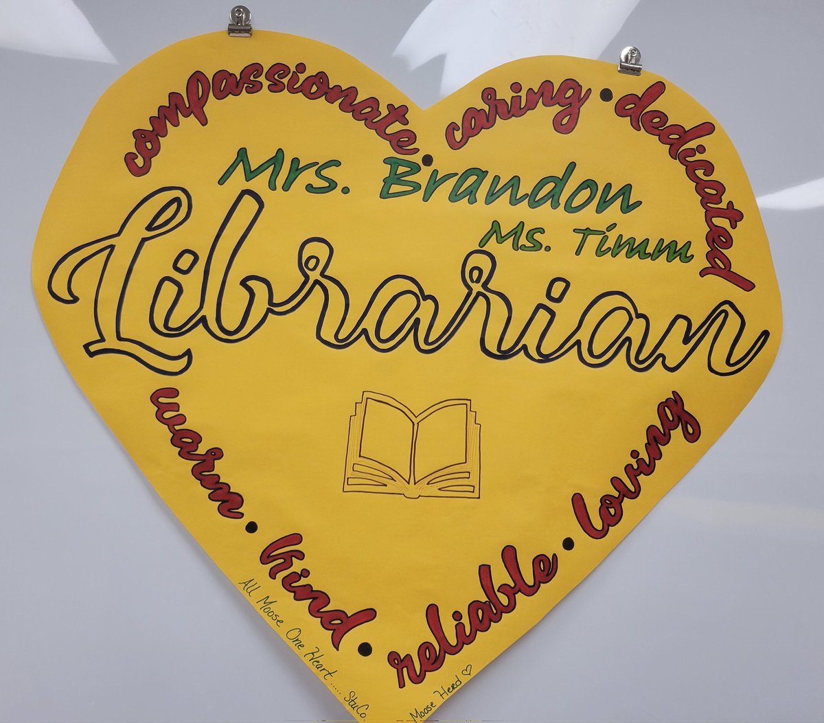 CLindsey_MMS's tweet photo. Found Ms. Timm this morning in the library!! Now our two @Montwood_MS Book Wizards can continue to be celebrated!! #LibraryWorkersRock #TeamSISD @Sparks_Interest @MMCounselors @dnava_mms @paulinahdz_MMS @lsando04_MMS @LNieto_MMS https://t.co/XqRhTc6f6A