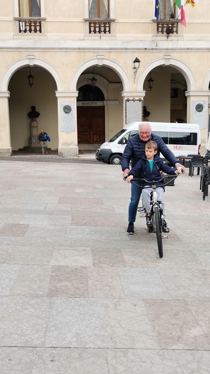 italia_autismo's tweet photo. #conegliano #hugbike #Ucraina #bambini #autismo #giornataspeciale https://t.co/r6JruOeTef
