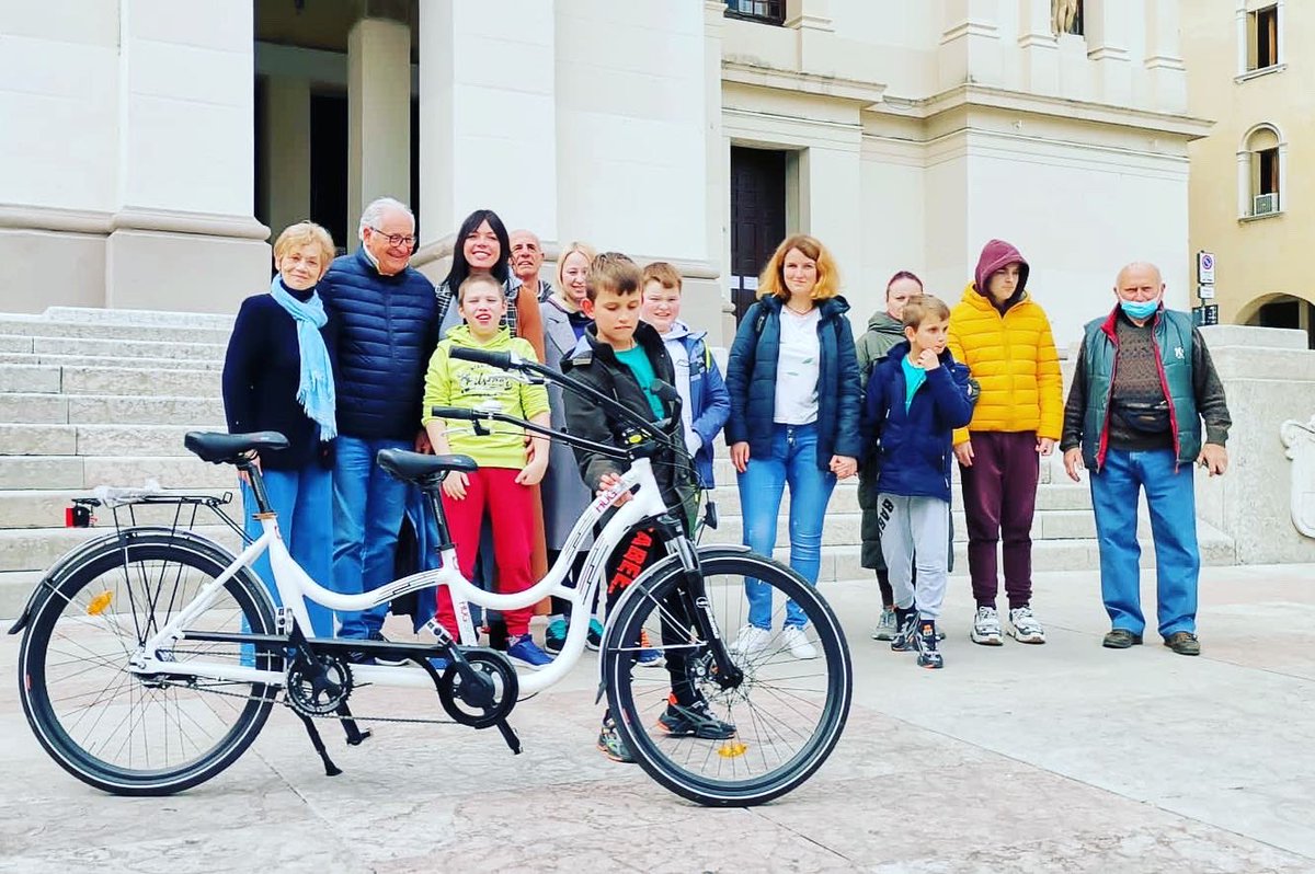 italia_autismo's tweet photo. #conegliano #hugbike #Ucraina #bambini #autismo #giornataspeciale https://t.co/r6JruOeTef