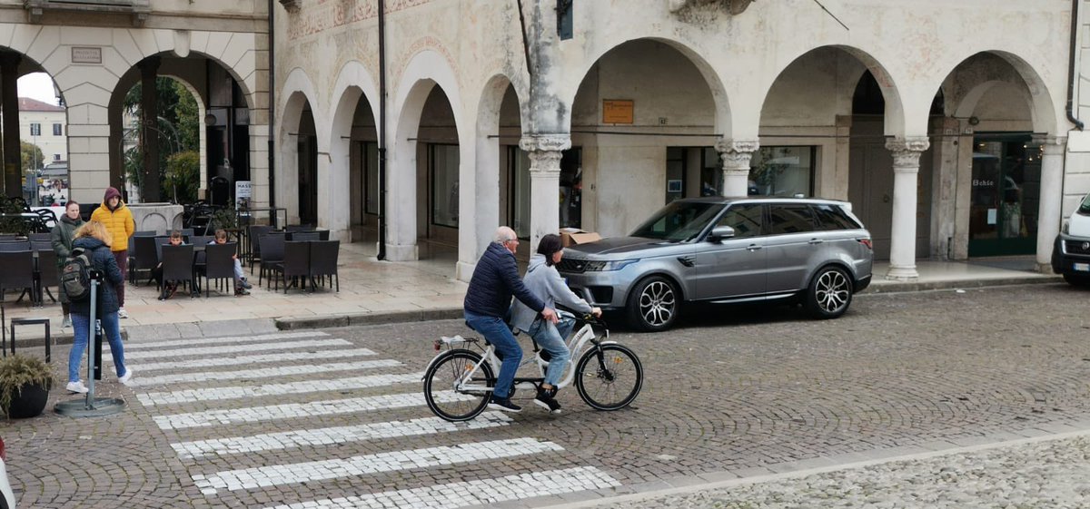 italia_autismo's tweet photo. #conegliano #hugbike #Ucraina #bambini #autismo #giornataspeciale https://t.co/r6JruOeTef