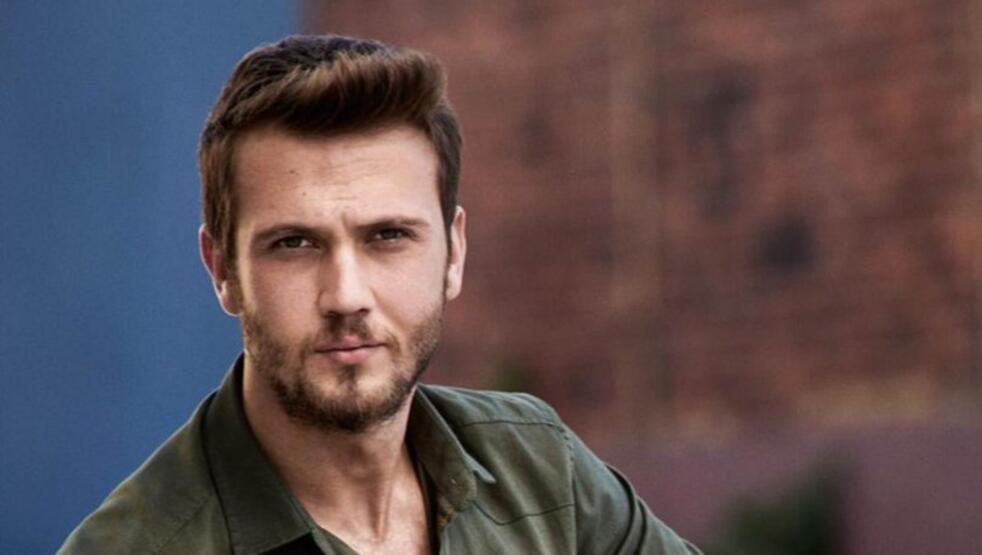 popgek's tweet photo. Birsen Altuntaş'ın haberine göre, Emma Watson, Disney Plus'ın başrolünde Aras Bulut İynemli’nin yer alacağı Atatürk dizisinin kadrosuna dahil oldu.

Yine habere göre, dizinin müziklerini Oscar ödüllü besteci Hans Zimmer besteleyecek. https://t.co/1yxGcScmnx