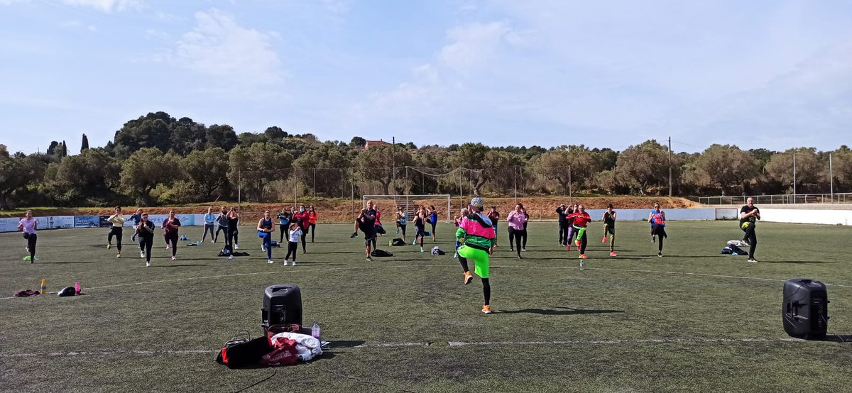 elvendrell_cat's tweet photo. Avui al matí al Camp de futbol municipal del Camí de Roda ha tingut lloc una masterclass de Zumba oberta a tothom amb motiu del Dia Mundial de l'Activitat Física @vendrellesports https://t.co/R56r6X57Q1