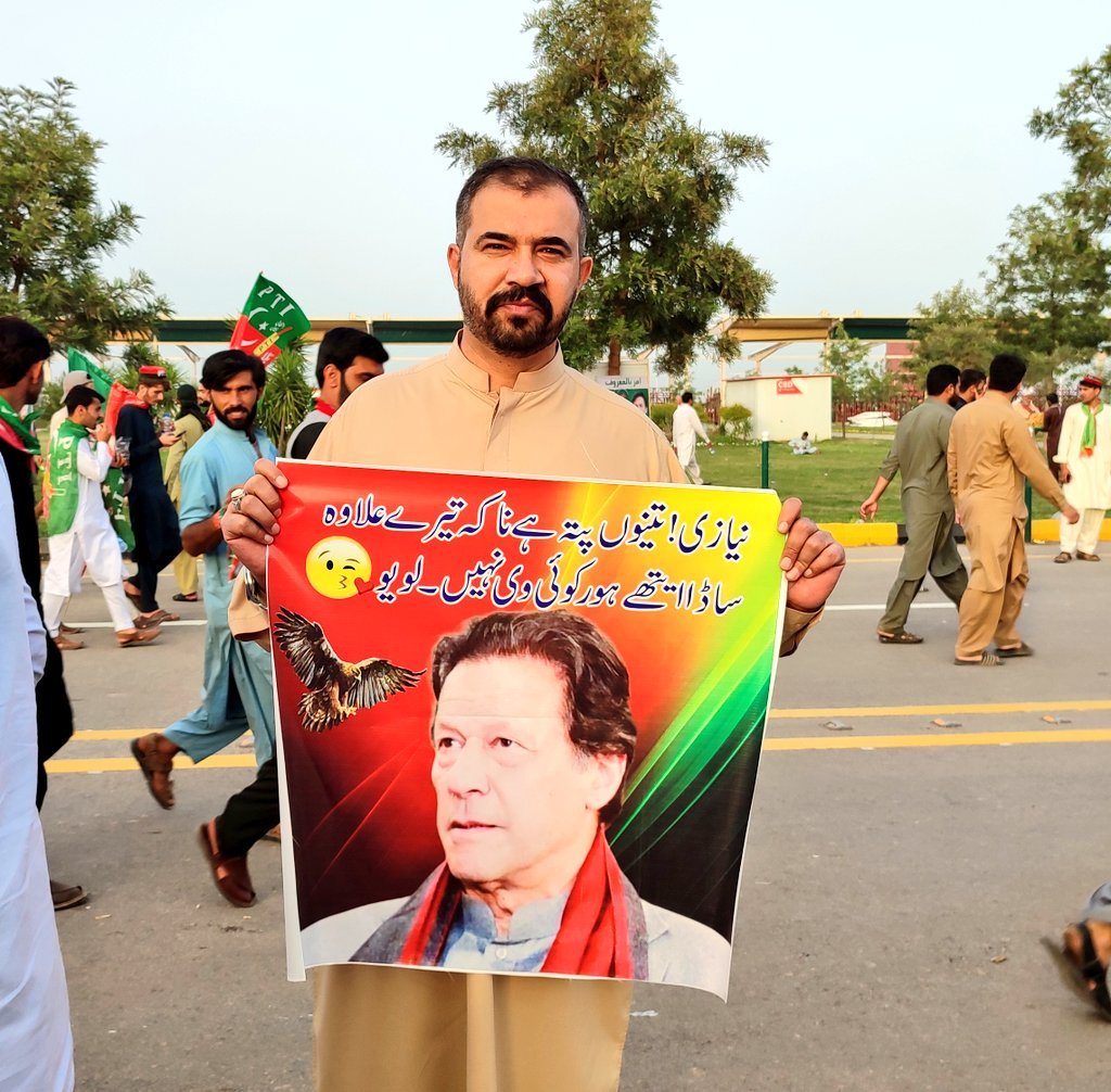 MeFixerr's tweet photo. ساری دنیا بھی ظالم کے ساتھ کھڑی ہو جائے ہم پھر بھی حق کا ساتھ نہیں چھوڑینگے۔ https://t.co/e01WHz5rvE