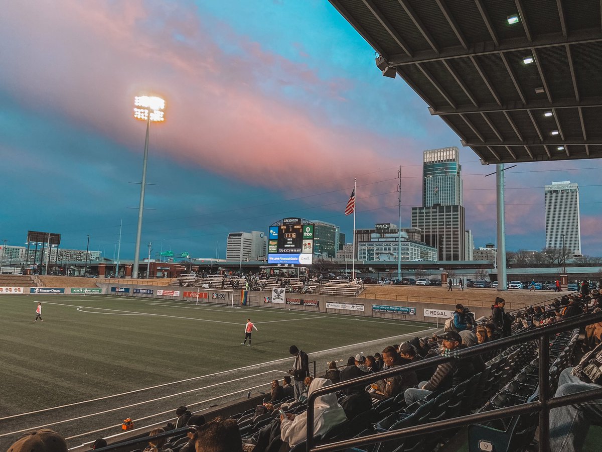 caitlynraee7's tweet photo. Gorgeous gorgeous girls only watch sports with a view @Union_Omaha #OneMeansAll https://t.co/J67w2ZUVjr