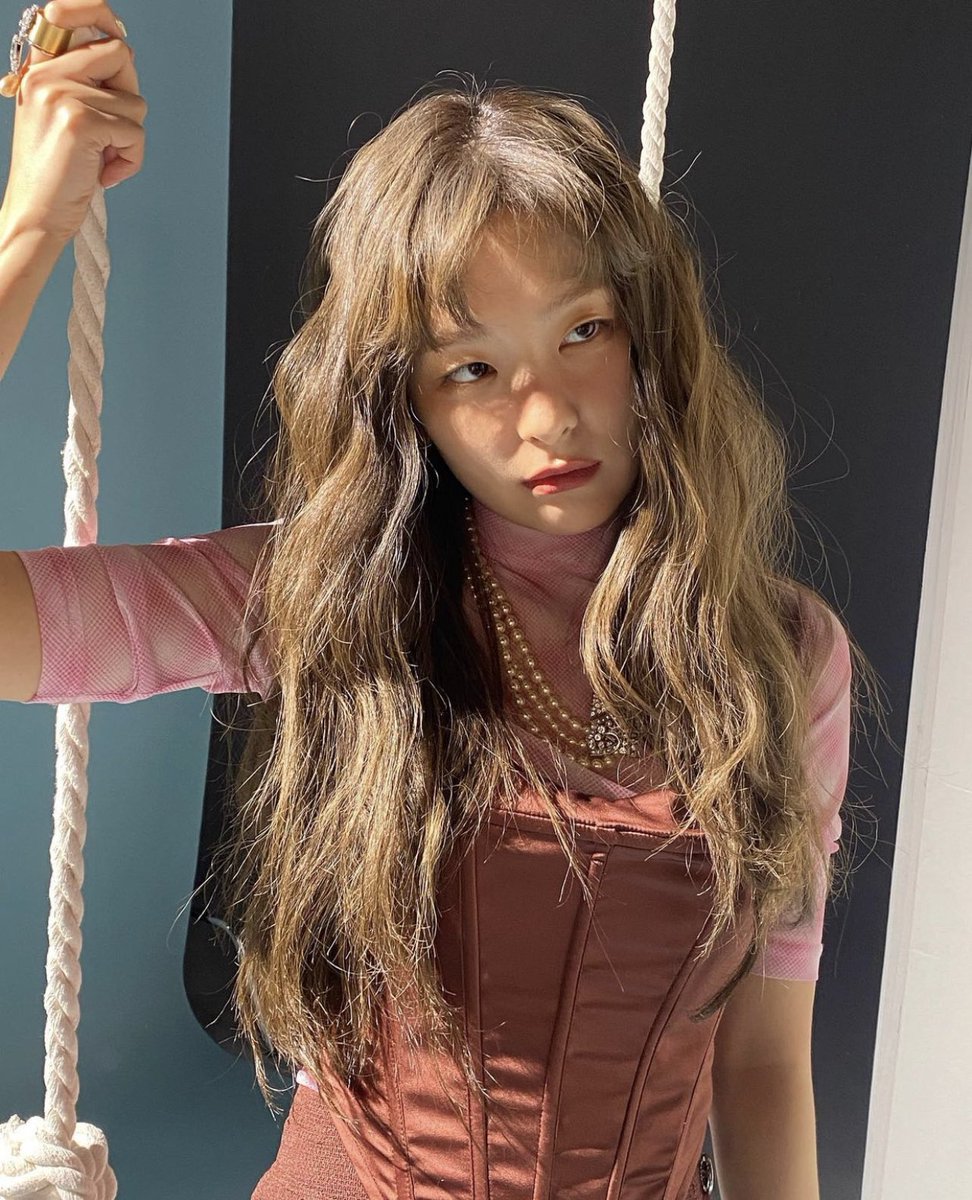 lq red velvet tweet media