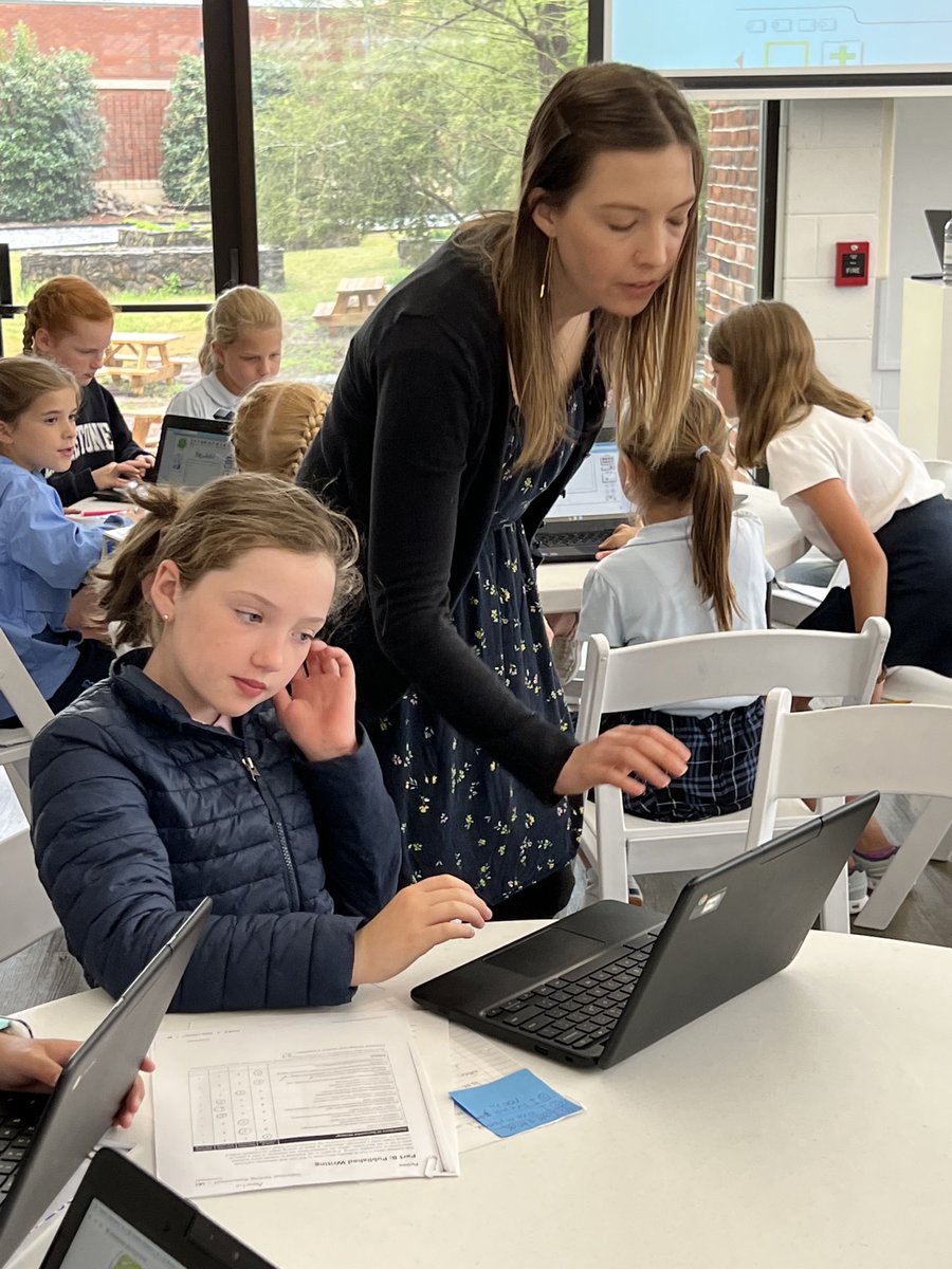 JoeMills9's tweet photo. 3rd Grade learning to animate with Animation-ish! #LitLive2022 @BrkstoneCougars #BrookstoneLS https://t.co/qImP0DtxHc