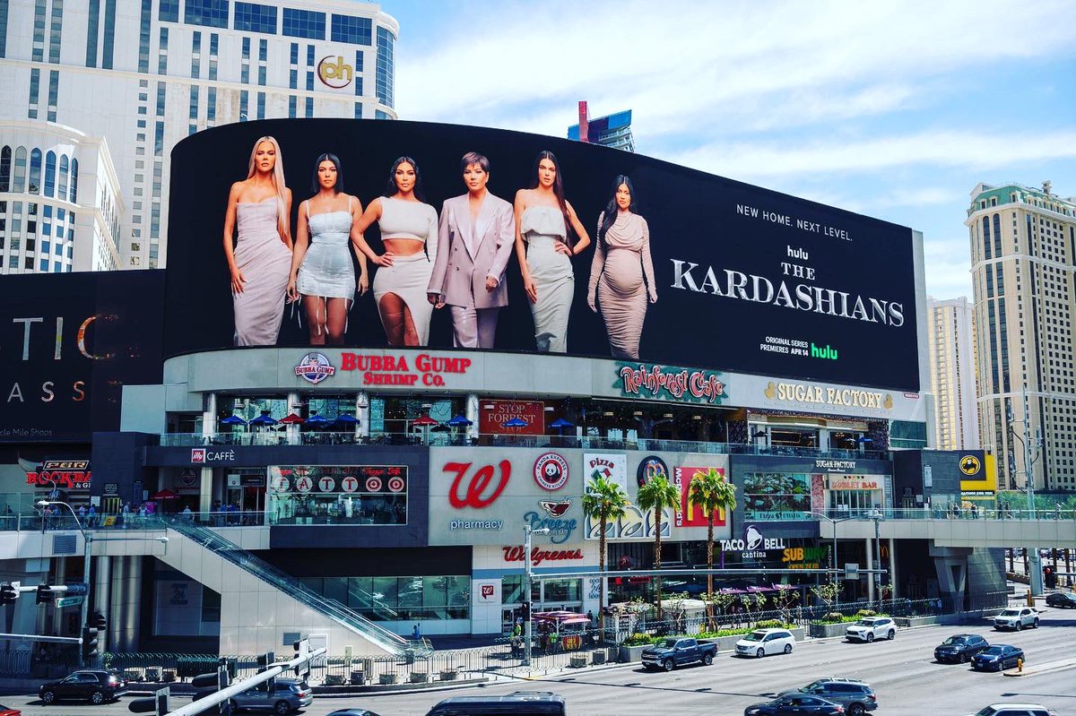 BrandedCities's tweet photo. There was more than one big occasion for the @kardashianshulu than a Las Vegas wedding this week!
#ooh #dooh #OutOfHome #DoubleDown #HarmonCorner #blVd #lasvegas #lasvegasstrip @kimkardashian @kourtneykardash @khloekardashian @krisjenner @kendalljenner @kyliejenner https://t.co/tT38DldDym