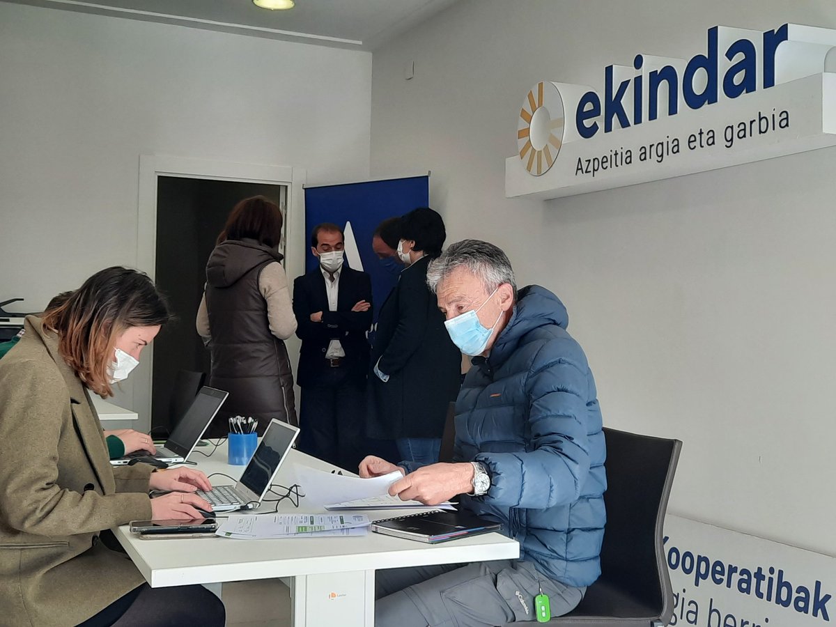 EEkindar's tweet photo. 600 bazkide eskaera jasota, Ekindarren bulegoa ostiralera arte izango da irekita #Azpeitia #Ekindar #GeureEnergia #Ahalduntzea #Km0 https://t.co/sYvmqcZ5Y1 https://t.co/PAT25WfWCK