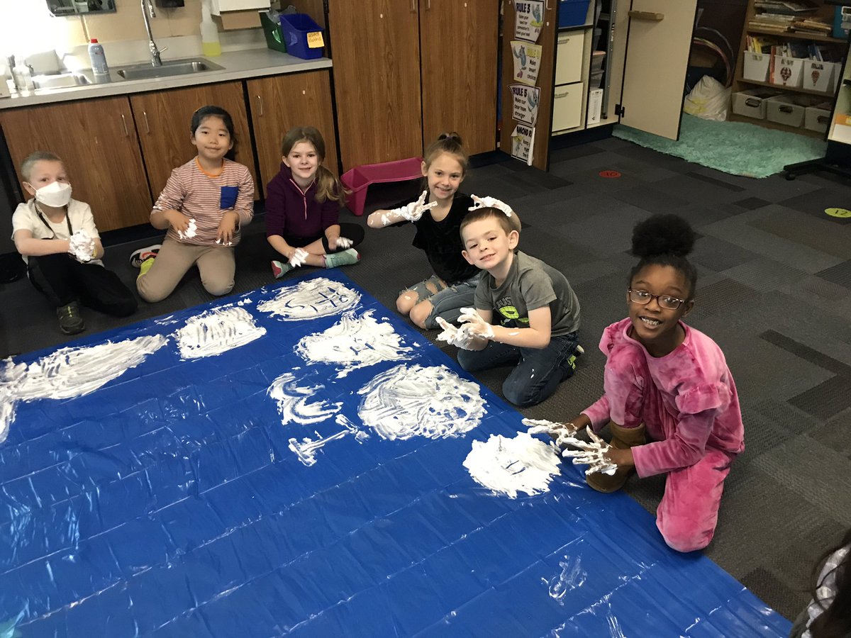 MrsBosmaGrade1's tweet photo. Practicing spelling contractions in #firstgrade at Klondike Elementary @TSCconnect @tsctechdept @TSCSuper https://t.co/oh72vQLvqr