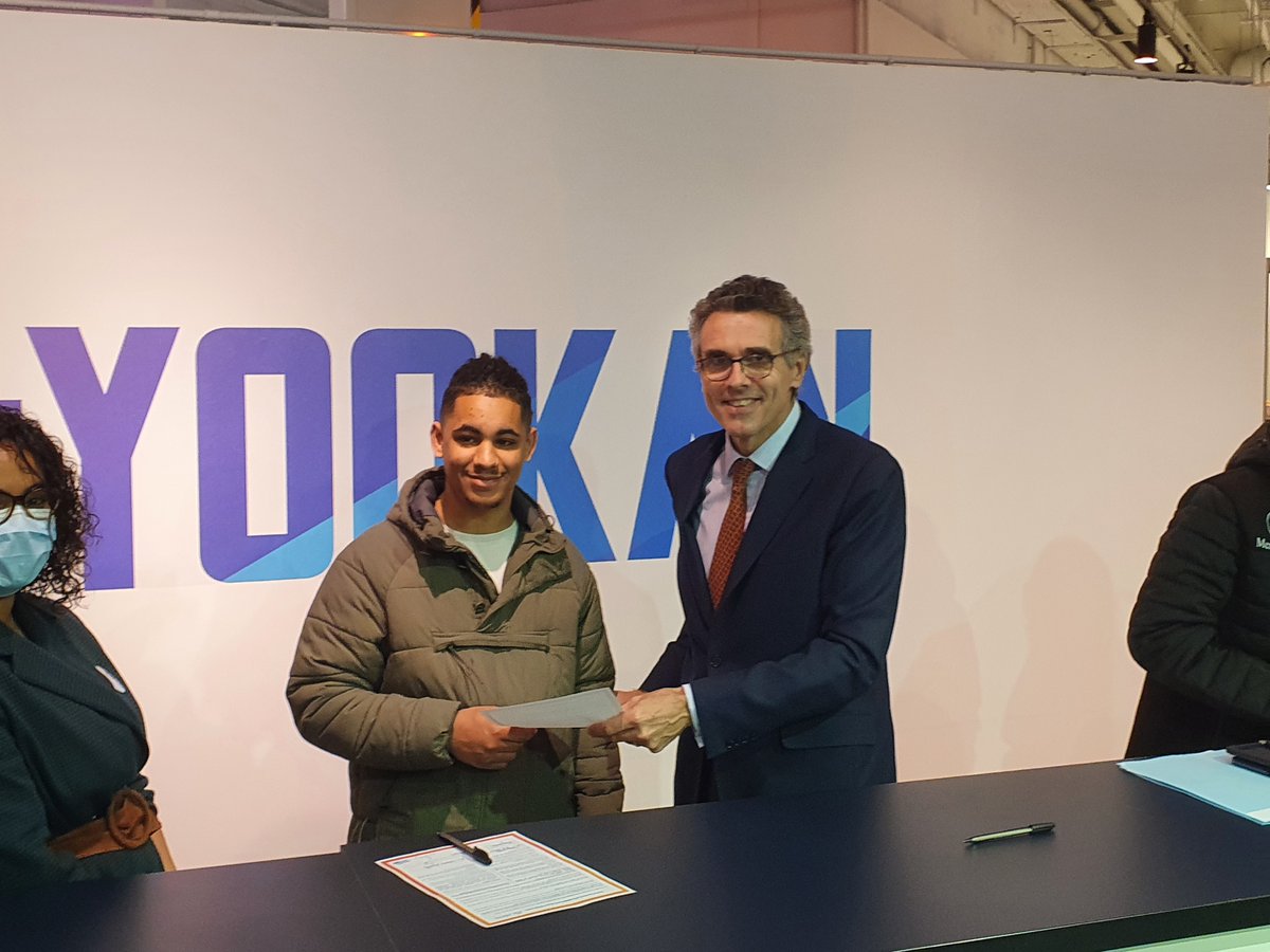 Marc Guillaume, <a href="/Prefet75_IDF/">Préfecture de la région d’Île-de-France</a>, a fait la visite de <a href="/YookanRosny/">YOOKAN - Révélateur d'avenir</a>, lieu dédié à la recherche d'emploi en présence de <a href="/Nadine_CRINIER/">Nadine CRINIER</a>, <a href="/HMoutel/">Hélène Moutel</a> et Jérôme Boillat de l'<a href="/Armlidf/">Association Régionale des Missions Locales IdF</a>. 
Les participants ont échangé sur les services proposés et ont assisté à la signature de #CEJ 🚀