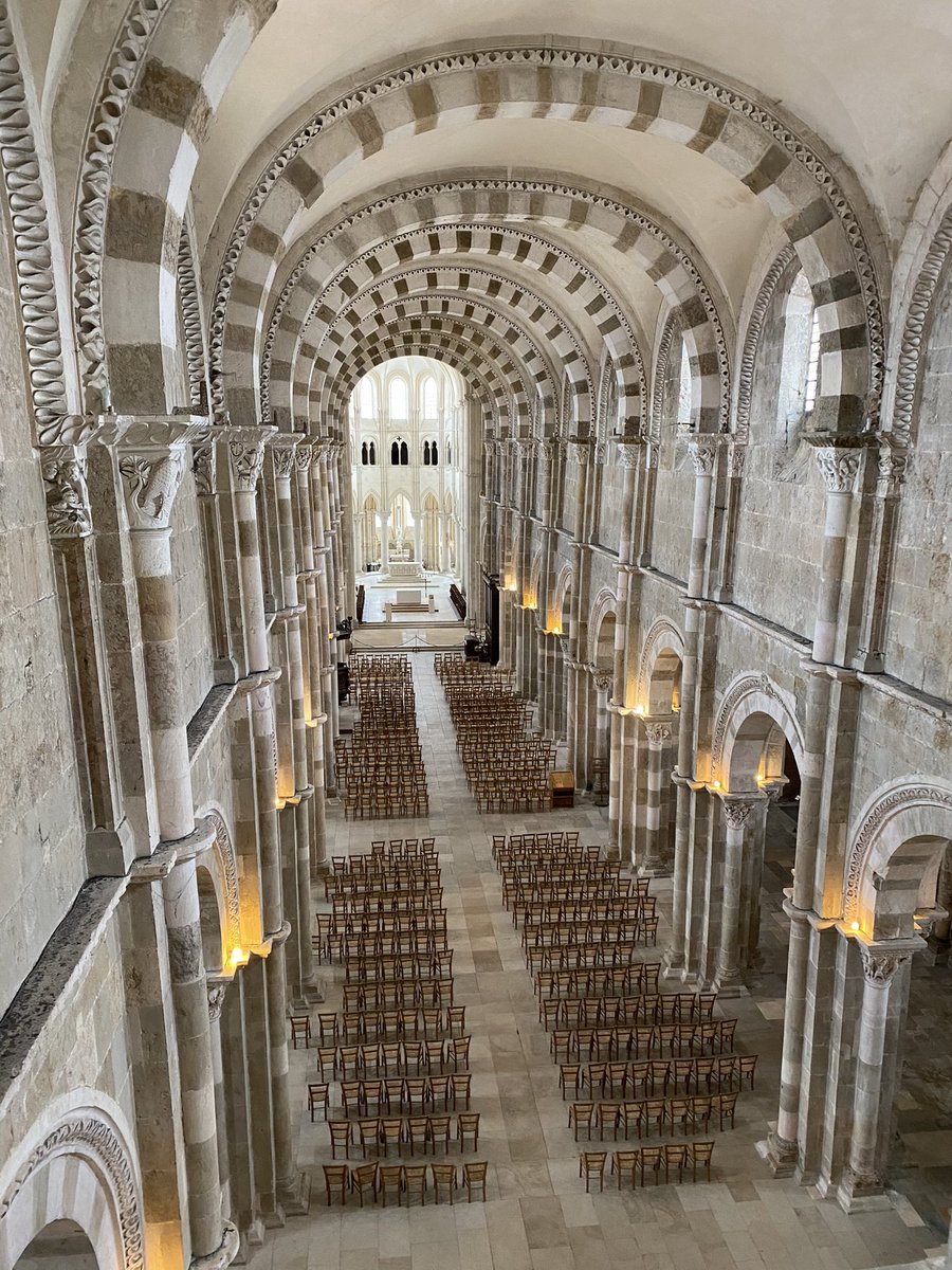 SDIS_89's tweet photo. ☎️ #FMPA #OTAUOCO à Vézelay.
👟🌳Les #Opérateurs du #CTACODIS ont pu être évalués sur leurs #ICP pour terminer sur une #Visite de la #Basilique de fond en comble afin d’étudier le plan #ETARE.
🙏🏻 Merci pour l’#Accueil chaleureux des #Sapeurs-@PompiersFR du #CIS de Vézelay. https://t.co/Xq5etB8nOC