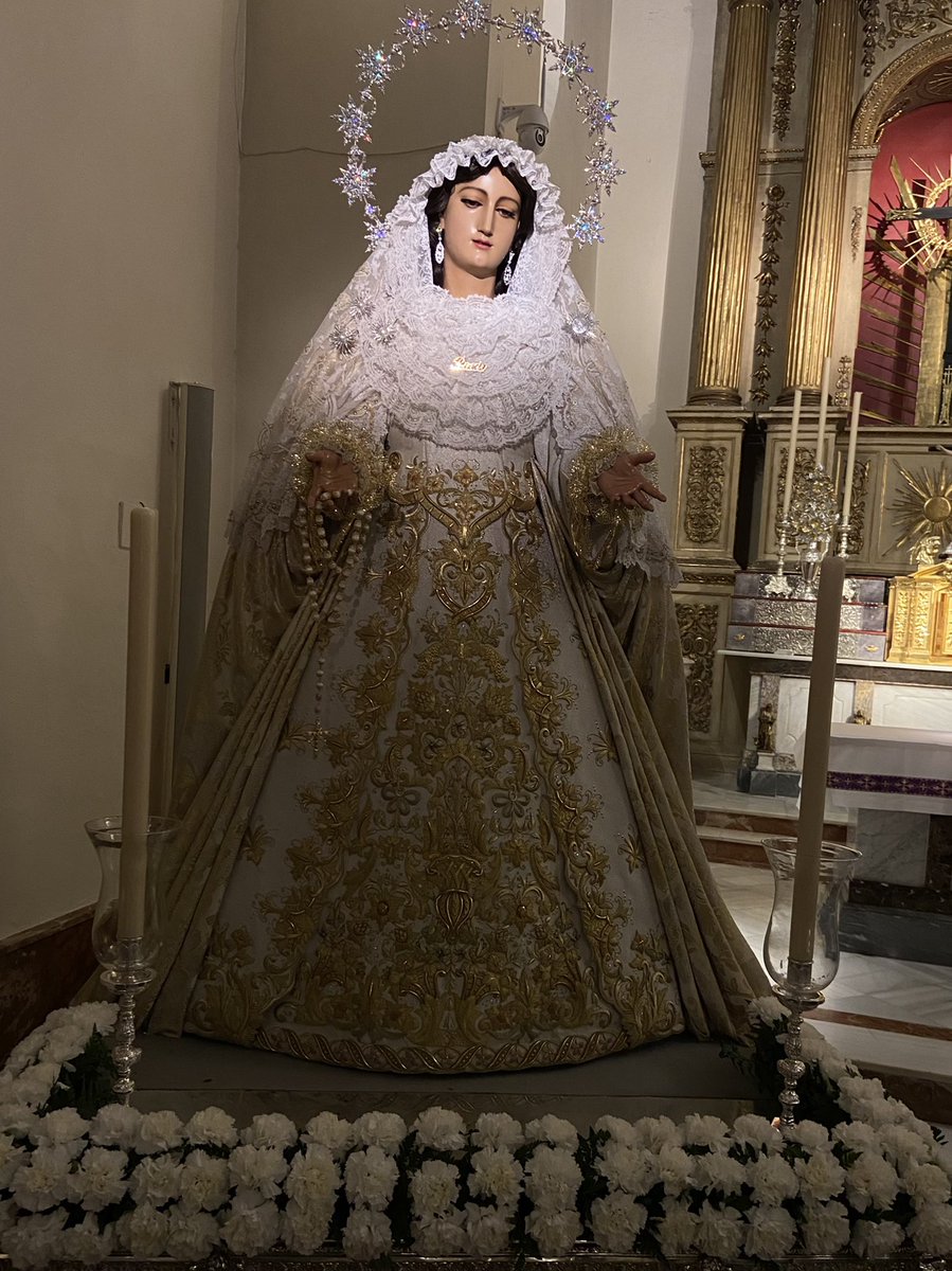 RociodeMalaga's tweet photo. ⚜️ Ya se encuentran el Señor de los Pasos y la Virgen del Rocío en sus andas para el traslado de mañana a las 21:30h.

#CofradíasMLG https://t.co/9G1yn6uQRa