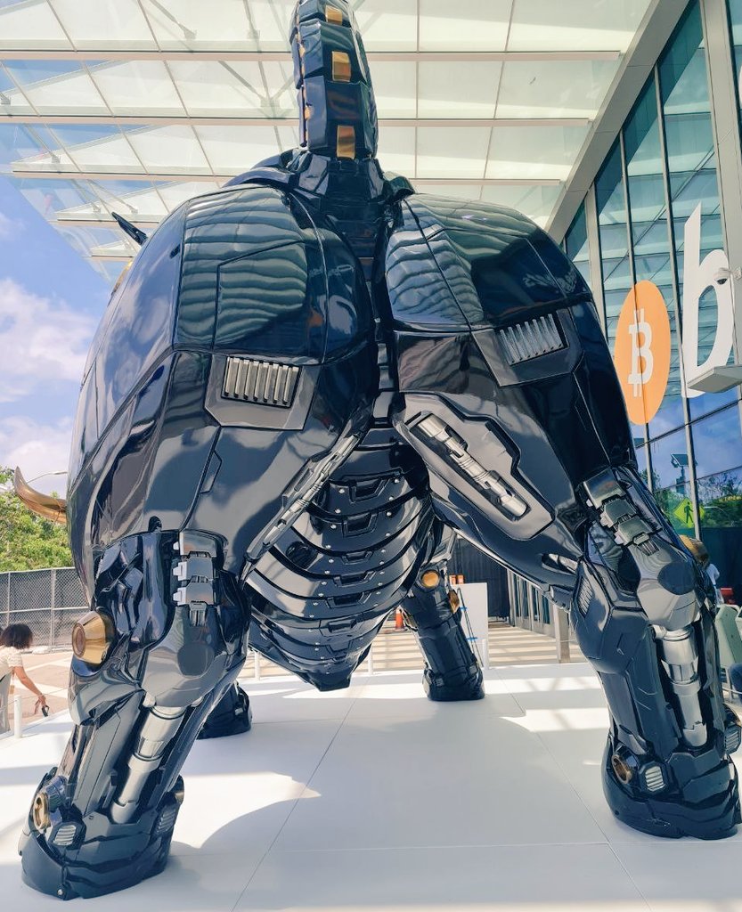 fulmolightning's tweet photo. I hate to tell you, but the Miami Bull got no balls.

#Bitcoin2022 https://t.co/kEVdrSs0zm