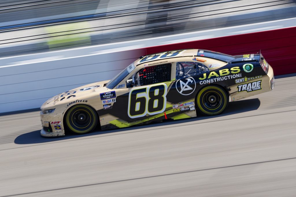 BudgetRacing51's tweet photo. Amazing races ran last weekend in the @NASCAR_Xfinity series:

P8 for @brandonbrown_68/@BMSRaceTeam @JabsDesignBuild 
P9 - @RyanSiegRacing/@RSS283839 @drinkagame 
P10 - @Parker79p/@RSS283839 @Ponsse 

Happy to see @brennanpoole and @mhrracing make the show! https://t.co/LRt0Gjn9rN