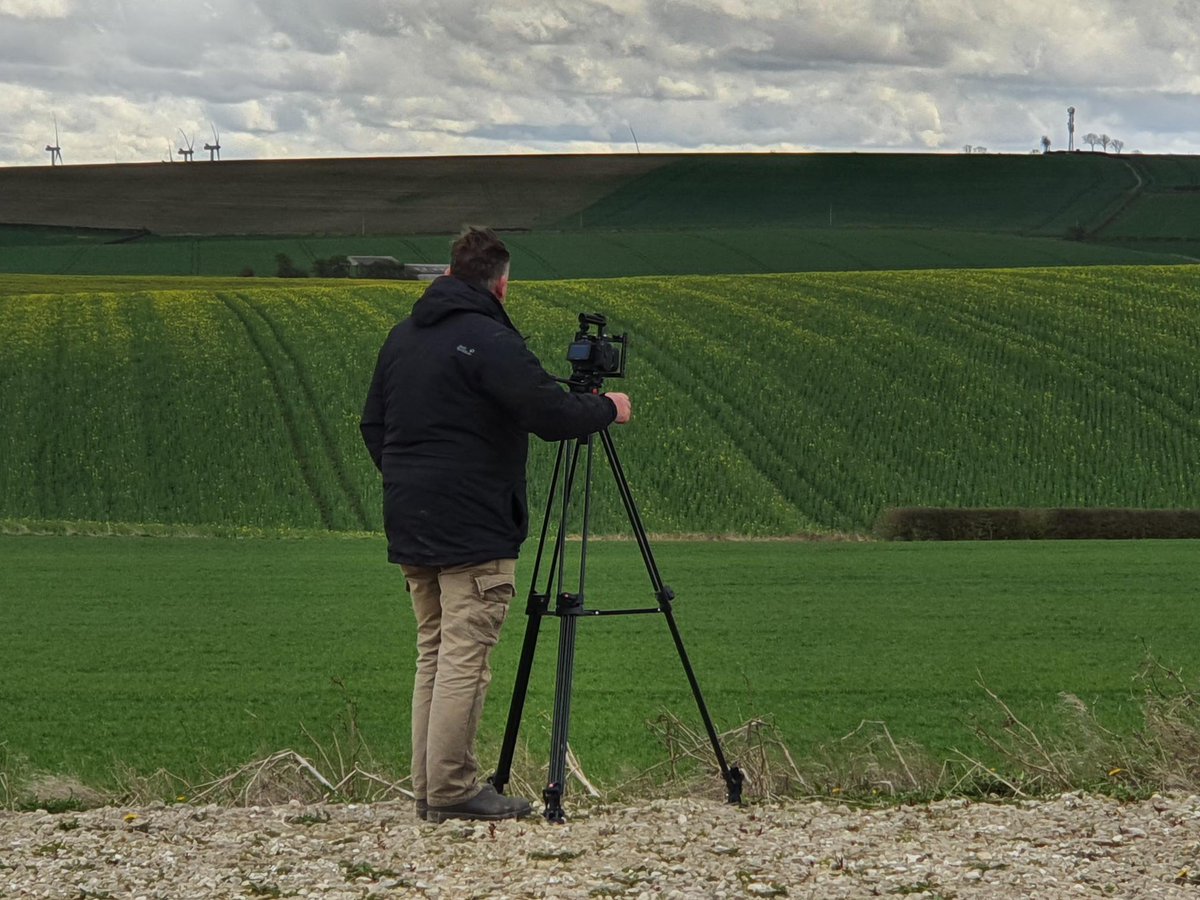 KendallsPR's tweet photo. Great to be out on farm again after a long break!
We spent the day in Yorkshire with @scrivphoto, capturing some footage for a client in between rain showers ๐๐ฆ๏ธ๐ฅ
#AgriPR #KendallsPR #Videography https://t.co/lkCU4X16CM
