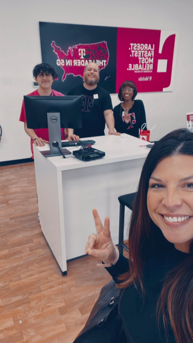 basketbowboss's tweet photo. Had the chance to observe some amazing #midwestmagic teamwork in Kentwood today with this crew. Theyโre customer obsessed and it shows! #MichiganMambas #MambaMob #tpr #top100 https://t.co/2wEXTCB8f6