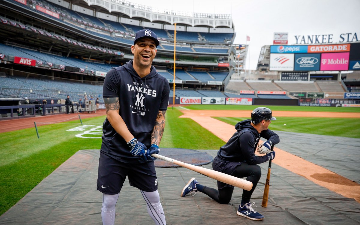 Yankees's tweet photo. Happy Home ✌️ https://t.co/lRolYfBTz5