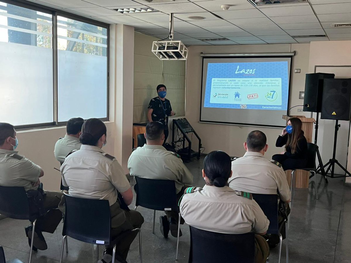 CarabRinconada's tweet photo. #PedroAguirreCerda: Carabineros de la 51ª Comisaría, participó en una capacitación sobre procedimientos con niñas, niños y adolescentes. Actividad realizada por el #ProgramaLazos. #CarabinerosDeTodos https://t.co/6XDBy77HEE