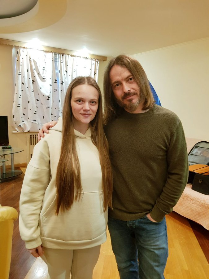 GinaDi15's tweet photo. @beppesevergnini @Corriere La ragazza dell'ospedale di Mariupol... che poi era morta.. che poi era stata rapita dai russi che la torturavano... Eccola qui con Giorgio Bianchi e domani sera sarà a Visione tv.
Chi dubita? https://t.co/JTwBtv9fCq