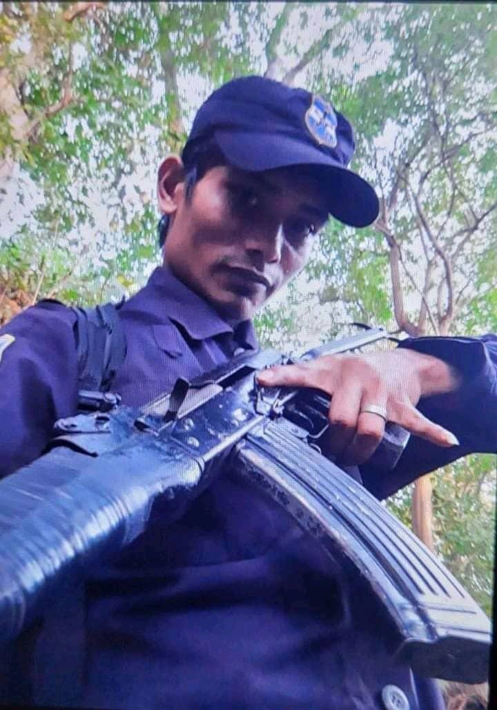 Azul_jaguar1's tweet photo. Capturamos a la primera rata que que portaba nuestro uniforme policial.

Vamos por ustedes lacras. https://t.co/COxVXKp9D3