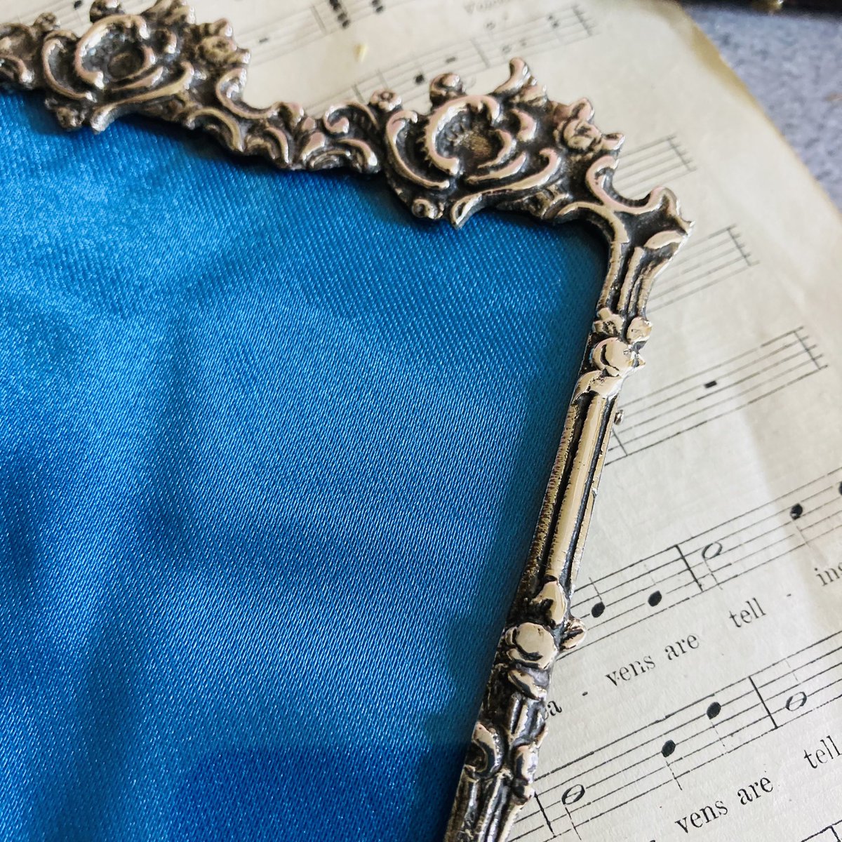 InfoAffair's tweet photo. #vintageshowandsell
Art Nouveau silver plate frame. 9.5cm x 14cm
Freestanding and velvet back. This wonderful find is only £24
Message to purchase this item as it’s not online.
#ArtNouveau #antiques #silverframe #photoframe https://t.co/SDowZi4eNy