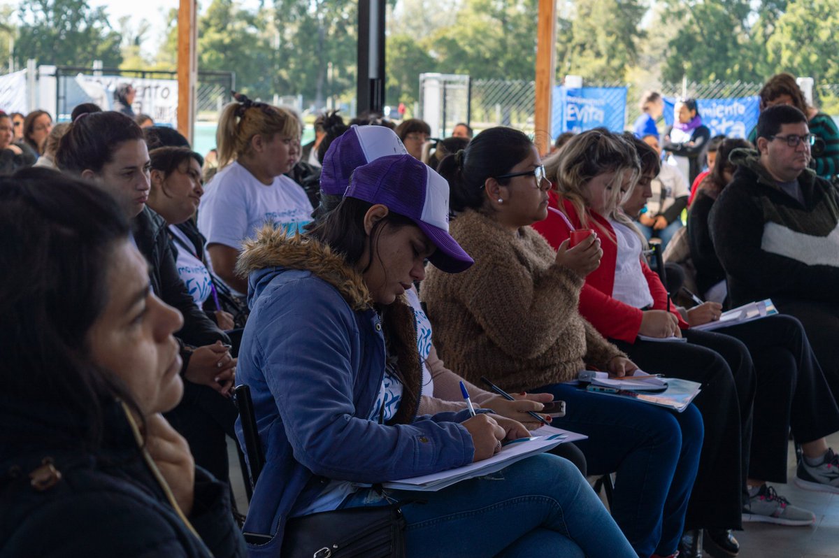 EvitaCABA's tweet photo. EDUCACIÓN COMUNITARIA ES PODER POPULAR

El viernes y sábado participamos del Congreso Federal de Educación del @MovimientoEvita https://t.co/TlpJa10Ibd