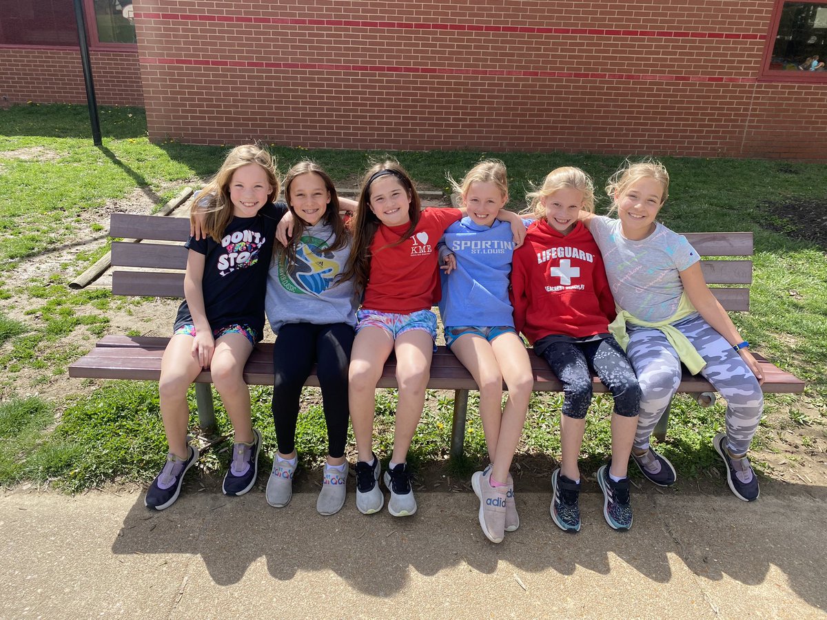MrsSharpGr3's tweet photo. All smiles today in third grade! https://t.co/8QJ4wglTKO