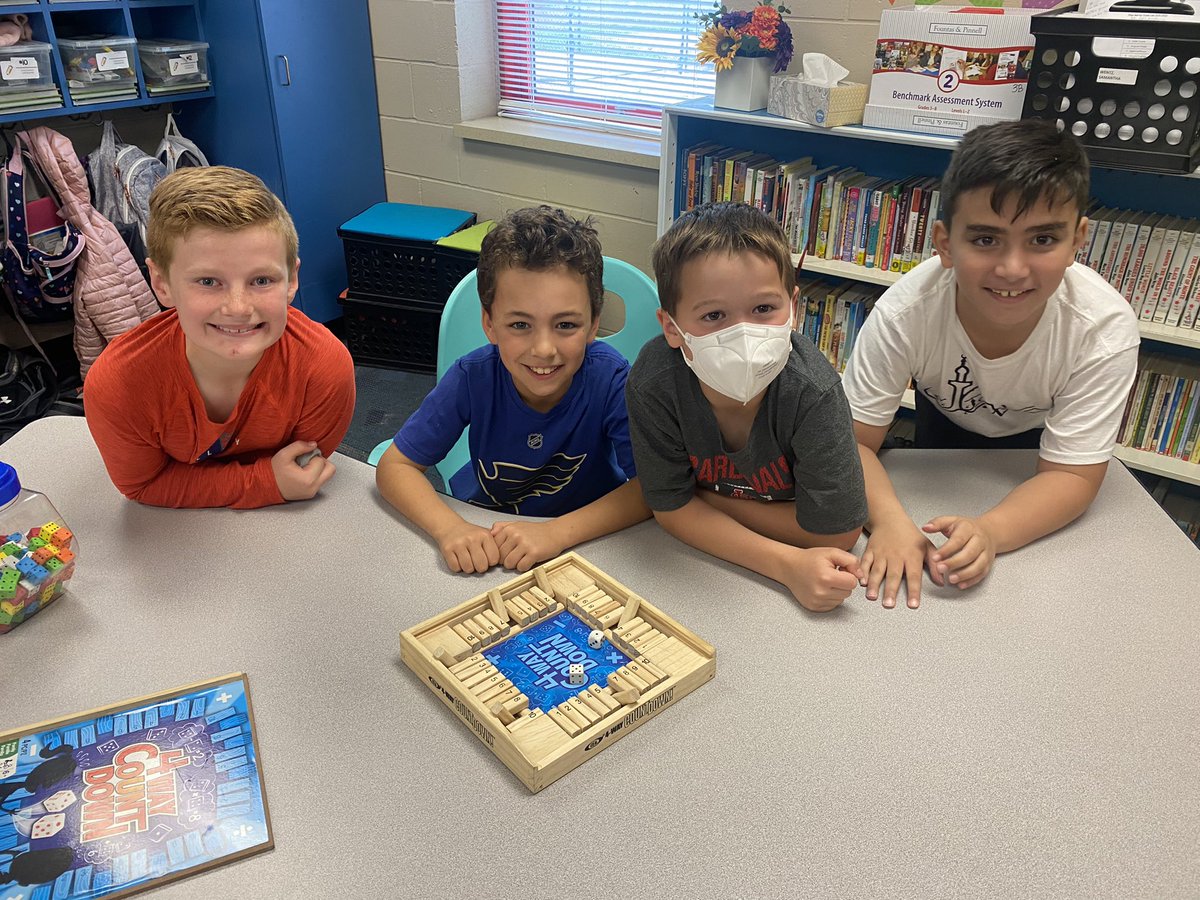 MrsSharpGr3's tweet photo. All smiles today in third grade! https://t.co/8QJ4wglTKO