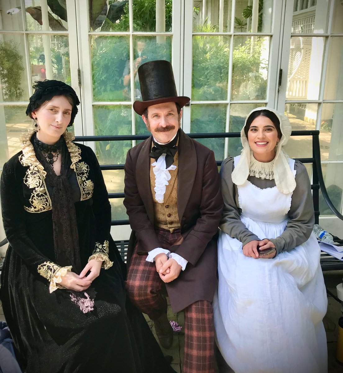 All episodes of the excellent #Dodger out now on <a href="/BBCiPlayer/">BBC iPlayer</a>. What a treat to be part of such a special show from the brilliant minds of <a href="/LUCYMONTGOM/">Lucy Montgomery</a> &amp; <a href="/RhysThomasOBE/">Rhys ThomasOBE</a>. Here I am chillin’ with my homies. ✌️