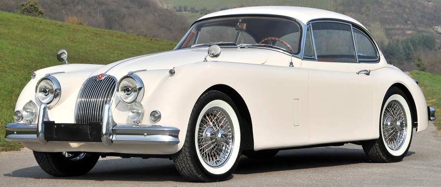 UltimativCars's tweet photo. (Background knowledge)
The #Jaguar #XK150 (1957-60) was made in a total of 9,060 units:
#FHD (#FixedHeadCoupé): 4,120 (LHD: 2,751;RHD: 1,369)
#DHC (#DropHeadCoupé): 2,673 (LHD: 2,010; RHD: 663)
#OTS (#OpenTwoSeater): 2,267 (LHD: 2,174; RHD: 93) https://t.co/AKGjjl6OmB