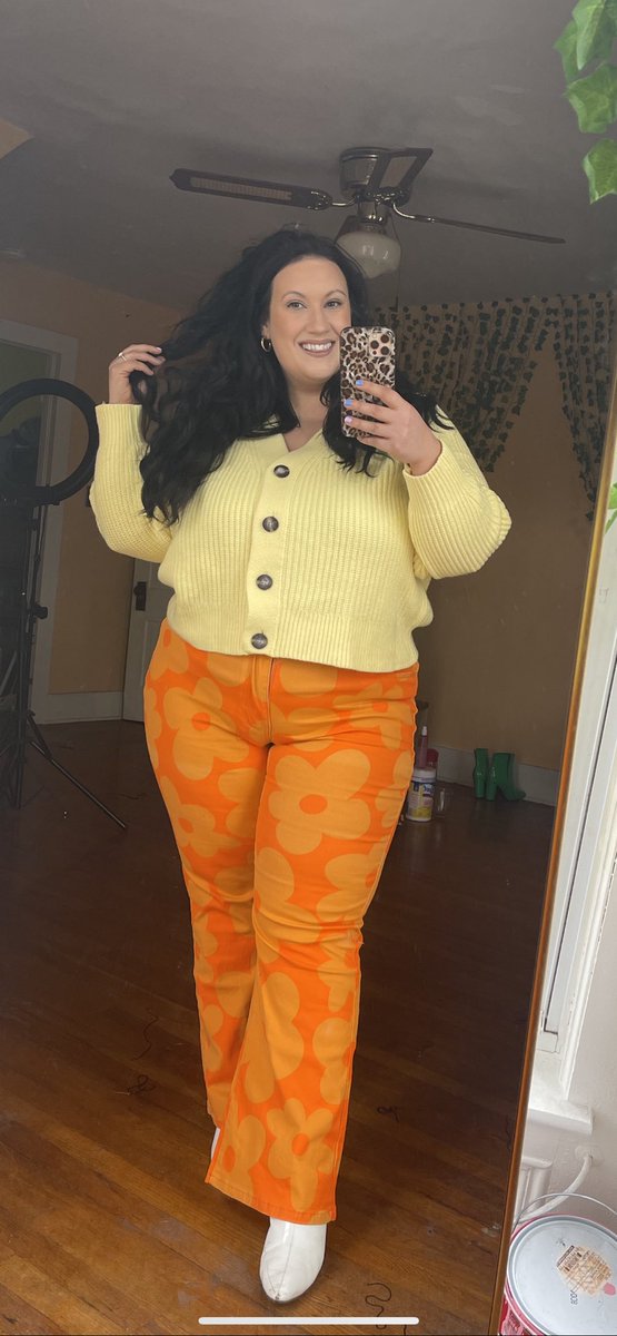 itschellyanne's tweet photo. On a cloudy day, be your own sunshine☀️ #plussizefashion #curvystyle #plussize #fashionstyle #fashionblogger   #sunshine #itschellyanne https://t.co/TgPyDdvo58