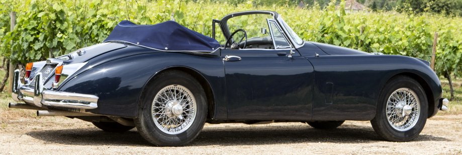 UltimativCars's tweet photo. (Background knowledge)
The #Jaguar #XK150 (1957-60) was made in a total of 9,060 units:
#FHD (#FixedHeadCoupé): 4,120 (LHD: 2,751;RHD: 1,369)
#DHC (#DropHeadCoupé): 2,673 (LHD: 2,010; RHD: 663)
#OTS (#OpenTwoSeater): 2,267 (LHD: 2,174; RHD: 93) https://t.co/AKGjjl6OmB