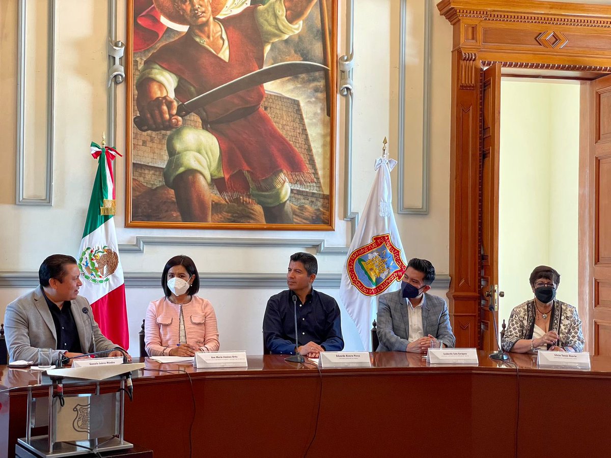 SUETHAPIPOPDOFL's tweet photo. Esta mañana, en presencia del Presidente Municipal @eduardorivera01, nuestro Secretario General @GonzaloJuarezM, tomó protesta como integrante del Comité Técnico de Pensiones. 
Sin duda estas acciones seguirán beneficiando a todos los integrantes que conforman el #SUETHAPIPOPD. https://t.co/dpVDMRKTbp