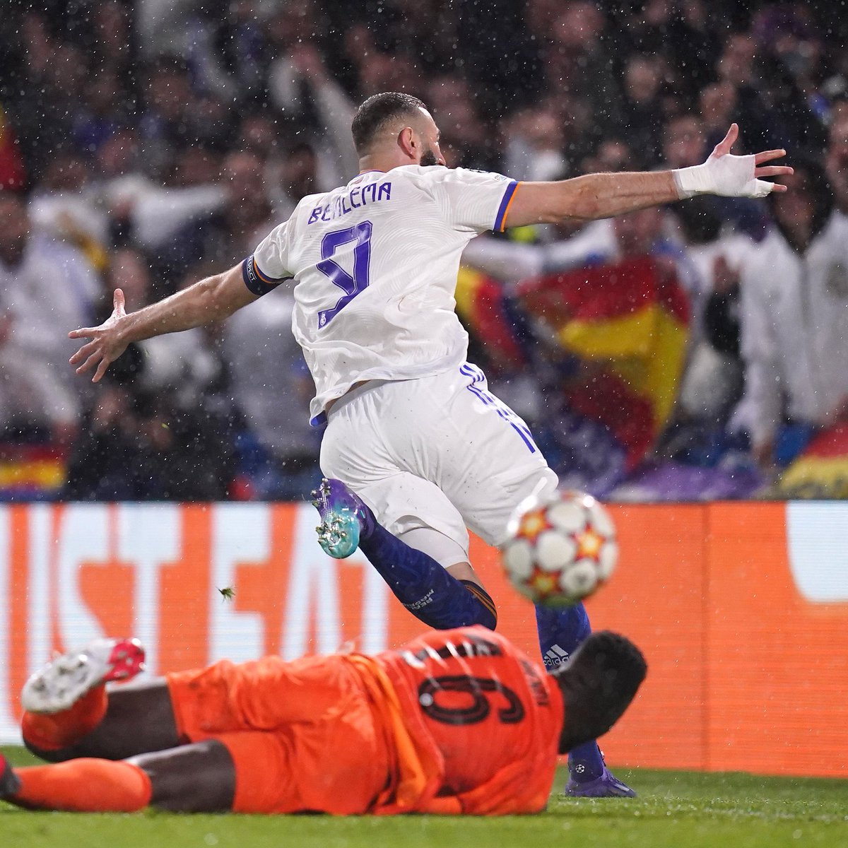 nkerabigwi10's tweet photo. #UCL ¼ Final || 1st Leg

HT Chelsea 1-2 Real Madrid

HT Villarreal 1-0 Bayern München

Ninde wegukana insinzi?

#SimplyUpdates
@Umuseke https://t.co/HOCa674yGU