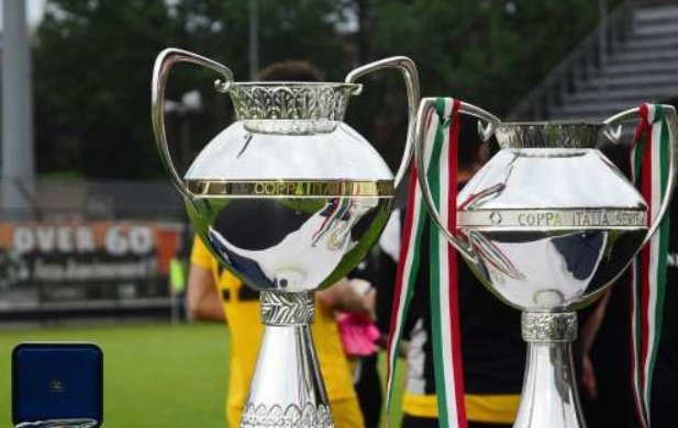 Peppe_FN's tweet image. #Jelenic consegna al #Padova di #Oddo la vittoria in #CoppaItalia di #SerieC 
I biancoscudati battono i rivali del #Sudtirol 1-0 a Bolzano e vincono il 1°trofeo stagionale
Ora la volata tra le 2 riguarderà il Campionato
Chi andrà in #SerieB ?
Complimenti ai veneti